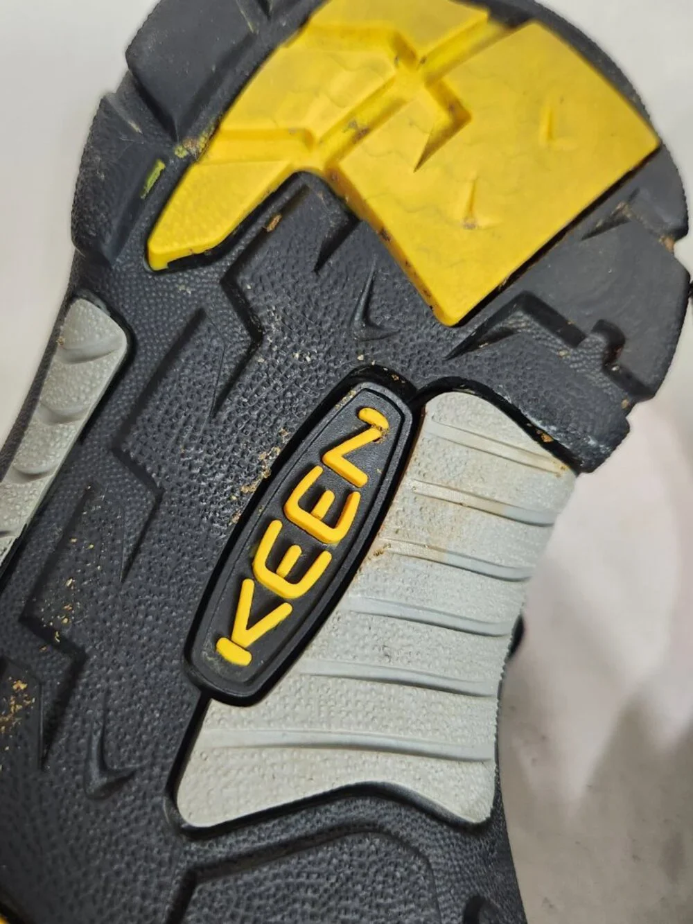 KEEN Newport H2 Sandals Black Style 1001907 Men Size 10.5 Preowned excellent